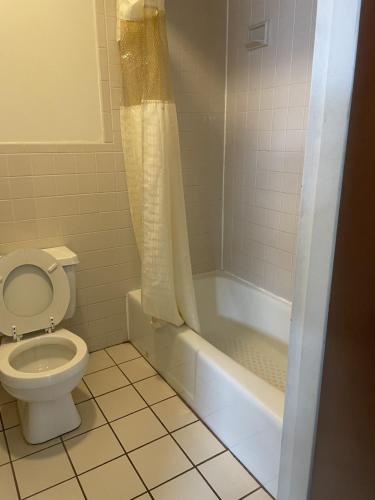 Budget Inn - Elizabeth NJ - image 2