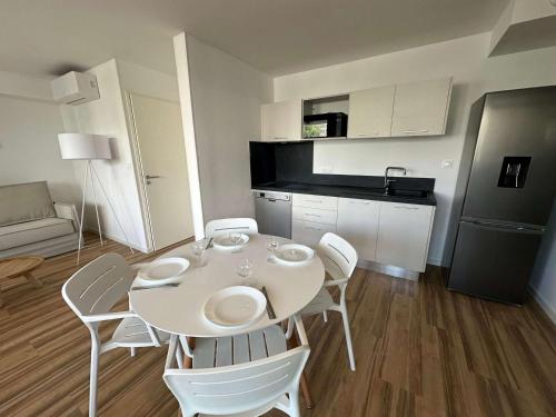 Apartment image 8