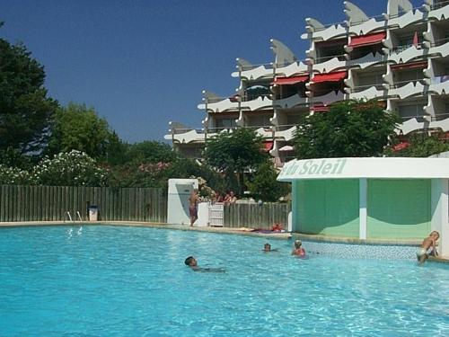 Studio Cabine Cosy avec Piscine, Terrasse & Parking, à 100m de la Plage - FR-1-328-250