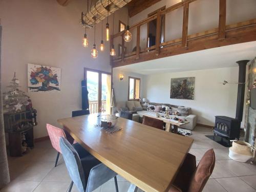 Chalet familial 10 pers. avec terrasse, terrain de boules, garage et équipements modernes - FR-1-342-318 gîte à louer Meraillet