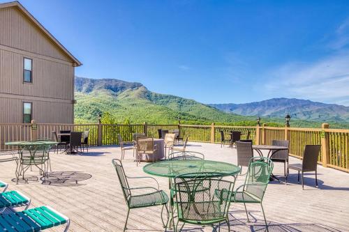 Mountain Escape Resort Pool 560 FREE tickets each paid day Mountain Views! - image 7