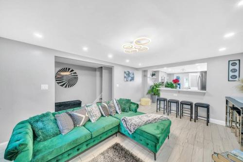 3 Bedroom Duplex w Large Backyard in Brooklyn, USA