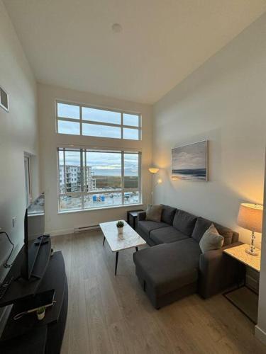 Ocean facing 1 bedroom den condo