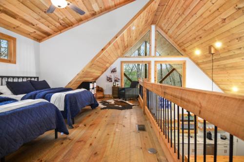 3BR, Loft, Hot Tub, Dog Friendly, Firepit, Grill in McCaysville, USA