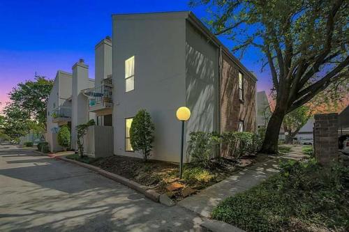 1 Bedroom apt,Medical Center, ALL BILLS INCLUDED in Houston, USA