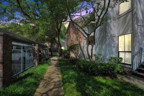 1 Bedroom apt,Medical Center, ALL BILLS INCLUDED in Houston, USA