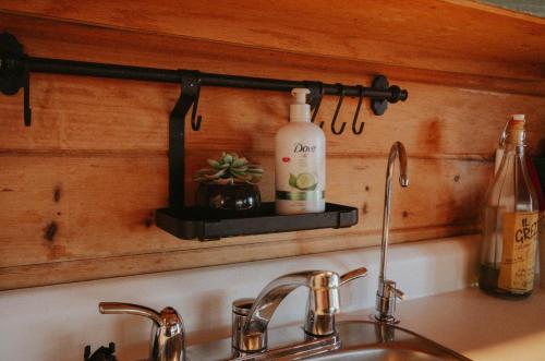 Cozy Cabin with Large Cedar Hot Tub, Chelmsford (photo 8)