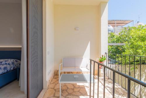 Double Room with Balcony image 8