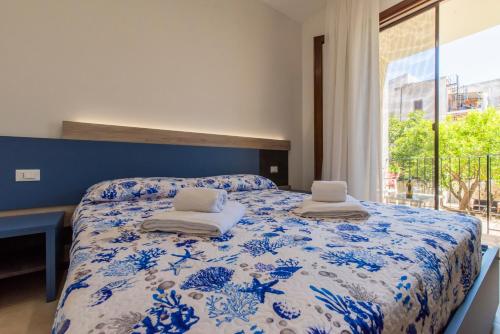 Double Room with Balcony image 10