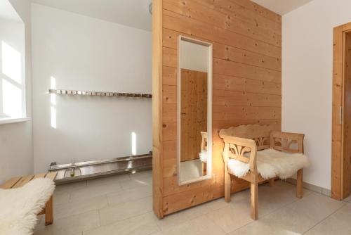 Four-Bedroom Chalet with Terrace and Balcony image 8