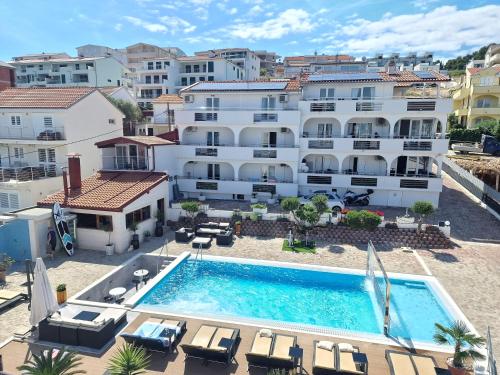 Apartments Silva with a view of sea