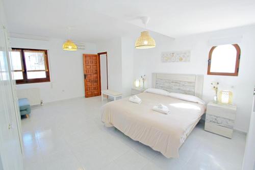 Aaron - holiday home with stunning views and private pool in Calpe - image 2