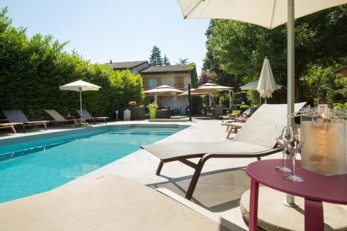 Logis Hotel Le Petit Casset hotel La Boisse