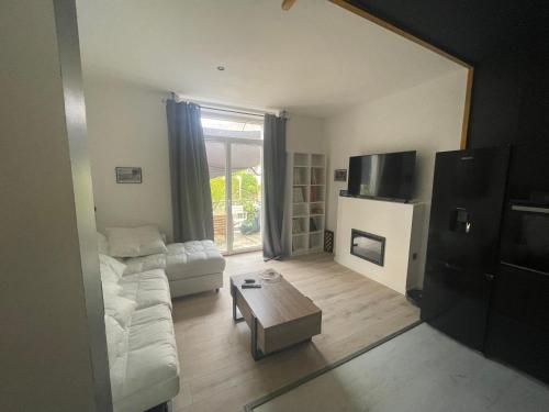 Maison de vacances dans le Diois au pied du Vercors avec 2 chambres pour 6 personnes climatisée (Maison de vacances dans le Diois au pied du Vercors avec 2 chambres pour 6 personnes climatisee) in Menglon