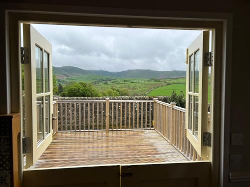 A szálláshely kívülről, Shepherds Hut at Maes Uldale stunning fell views and next door to popular cafe for sweet treats in Torpenhow