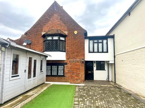 Duchess House 1- Spacious & Modern 3BR GF