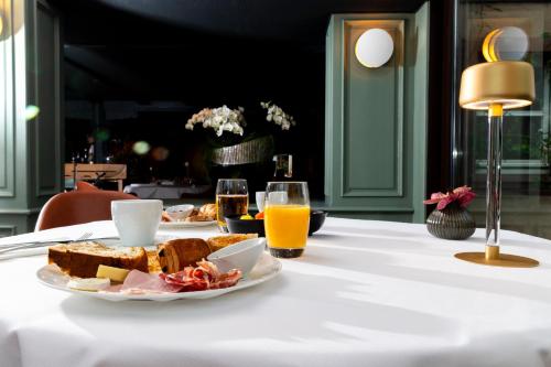 Hotel Restaurant Relais De La Poste - Strasbourg Nord - 레스토랑