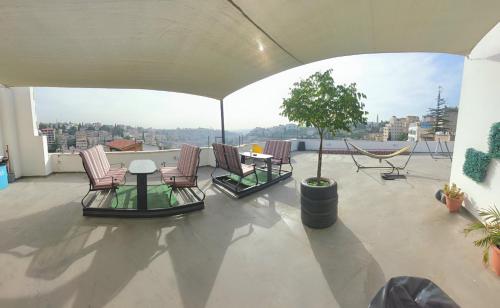 Nomads Hotel - image 2