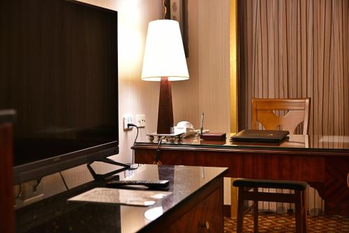 Deluxe Double Room image 7