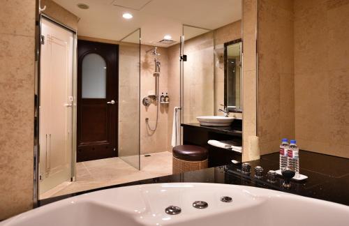 Deluxe Double Room image 2