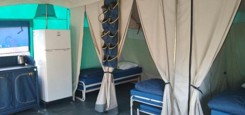 1 double bed, 4 twin beds