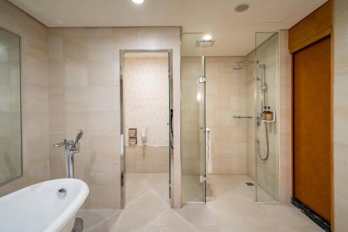 Honeymoon Suite image 2
