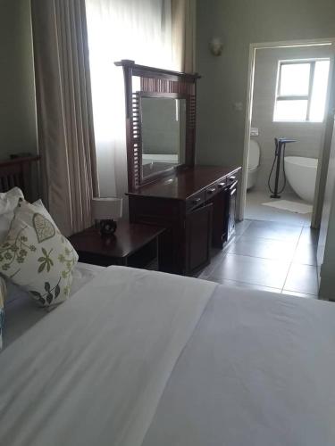 Beautiful No Fuss Serene 3 Bed House in Bulawayo in บูลาวาโย