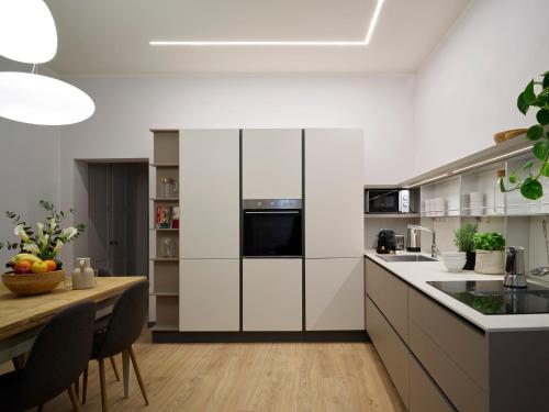 Bright 3-Bedroom Apartment with Patio in Florence Historic Center Near Duomo, Florenz (Foto 7)
