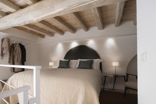 Bright 3-Bedroom Apartment with Patio in Florence Historic Center Near Duomo - image 9