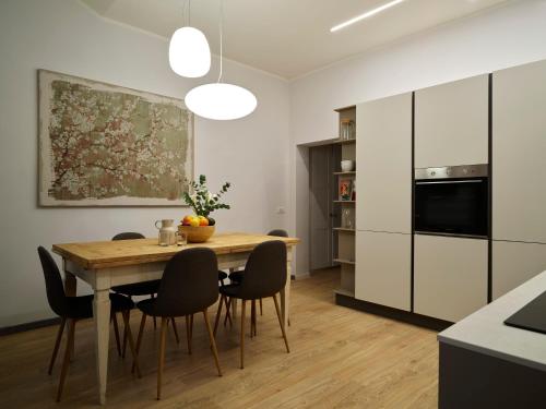 Bright 3-Bedroom Apartment with Patio in Florence Historic Center Near Duomo, Florenz (Foto 9)