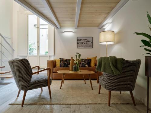 Bright 3-Bedroom Apartment with Patio in Florence Historic Center Near Duomo