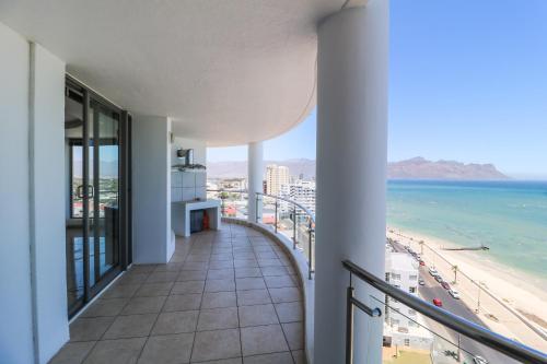 1402 Hibernian Towers Luxury Self Catering Apartment Strand Western Cape South Africa - Le cap