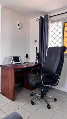 One-Bedroom Apartment image 4