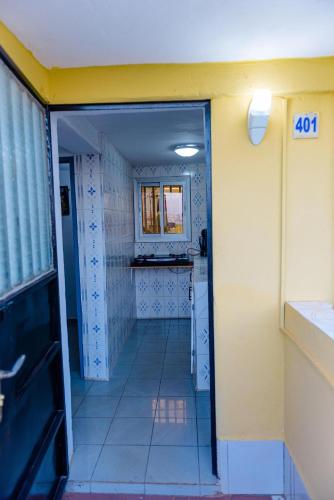 One-Bedroom Apartment image 2