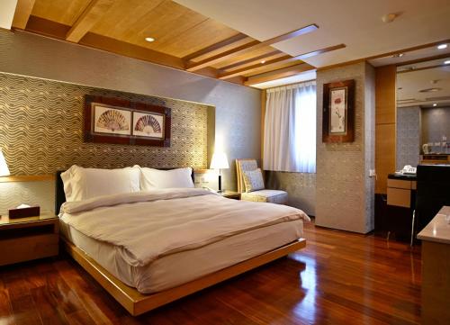 Japanese Double Room image 10