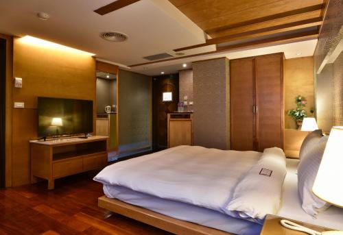 Japanese Double Room image 8