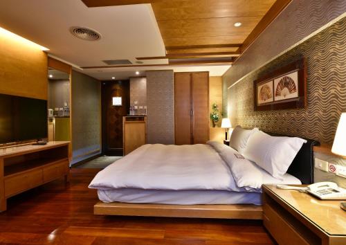 Japanese Double Room image 7