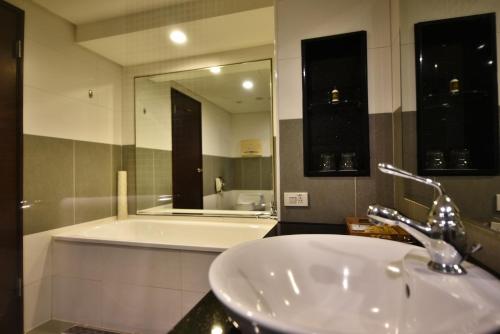 Japanese Double Room image 3