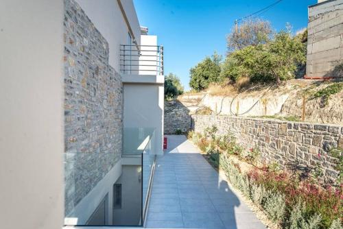 Modern Private Villa with Infinity Pool