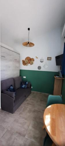 Agréable studio lumineux pour escapade à deux ! 1 pièce avec salle de bain - 15m2 - lit BZ 160cm - Exterieur privatif - - Apartment - Saint-Laurent-de-la-Salanque