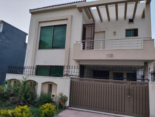 Peridot Vacation Inn Bahria - main image
