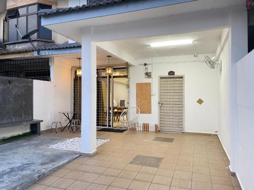 8min Port Dickson beach 17pax Pet Friendly