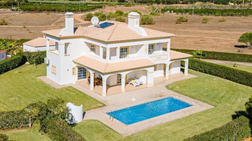 Filomena Golf Paradise, Guia