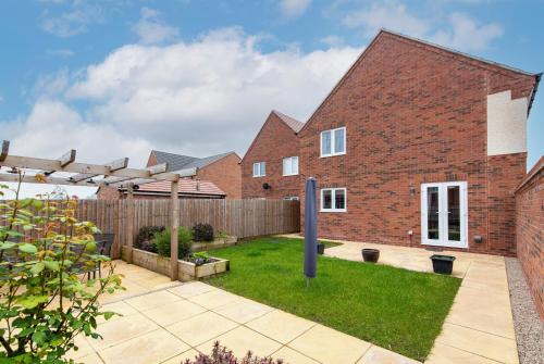 4 Bedroom Detached House Ideal for Families and Corporate Stays in Radcliffe on Trent in 霍姆皮亞爾邦特