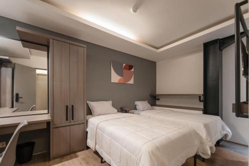 Cove Art Living Room Type - Deluxe Twin Room