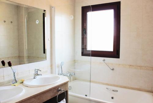 Apartamentos Albir Confort - Avenida - image 13