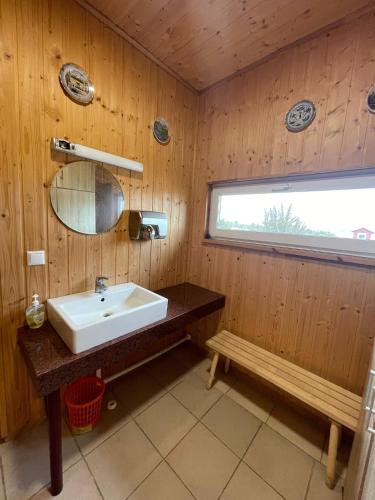 2 twin beds, 1 sofa bed