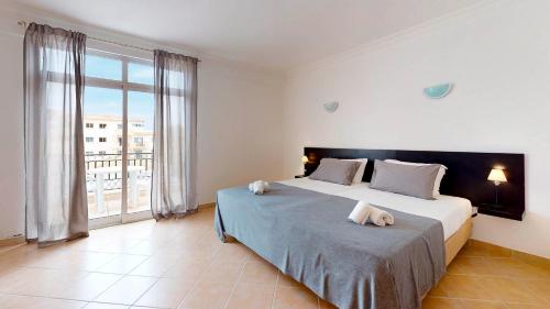 2 bedrooms, 4 beds