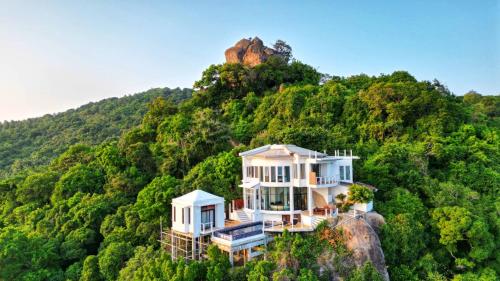 Villa on the Rocks