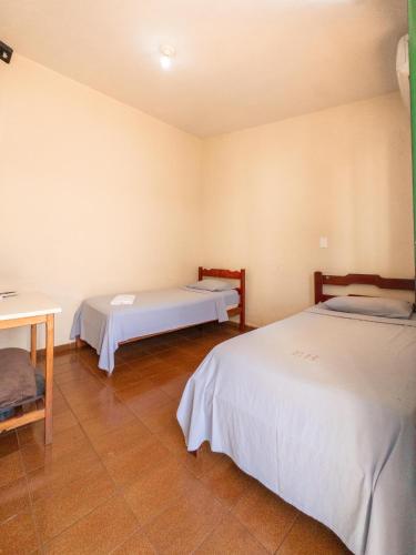 2 twin beds